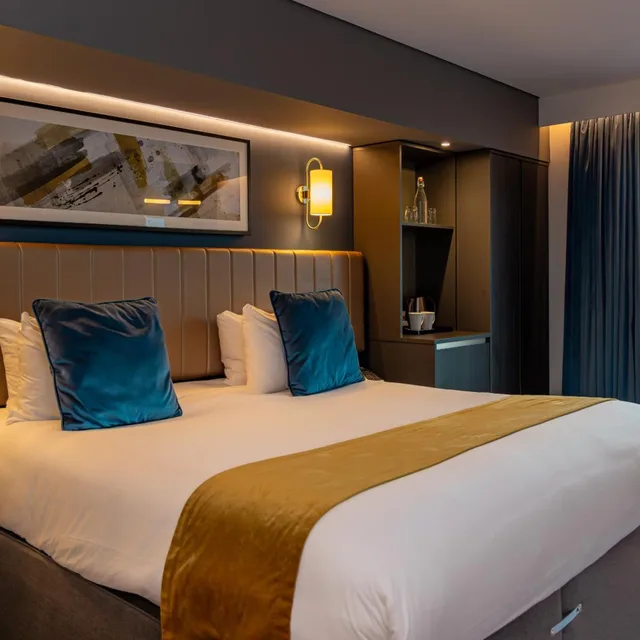 غرفة بسرير كينج لذوي الإعاقة، Hotel La Tour 2/5