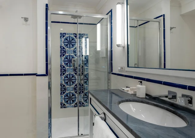 Deluxe, Double Bed, Lateral Side Sea View، Sina Flora 7/7