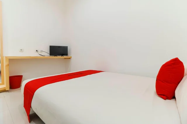 Reddoorz, Double Bed، Reddoorz Plus Kapuk Business Park 6/10
