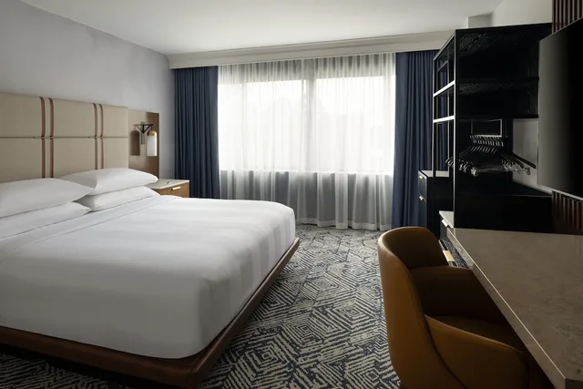 غرفة كلوب بسرير كينج لذوي الإعاقة، Marriott Research Triangle Park 2/4