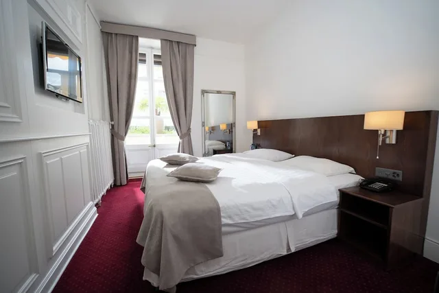 غرفة اقتصادية بسريرين منفصلين بشرفة، J5 Hotels Helvetie Montreux 1/4