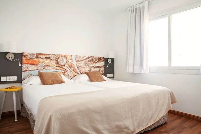 غرفة قياسية بسريرين منفصلين بغرفة نوم واحدة مع أريكة، BLUESEA Lanzarote Palm 1/4
