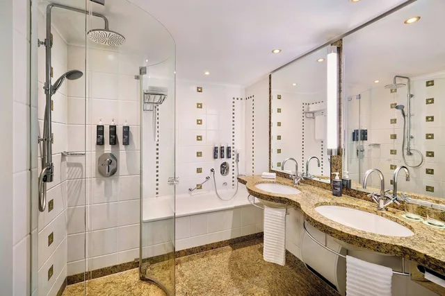 جناح جونيور بسرير كينج مع أريكة، The Westin Grand Munich 5/7