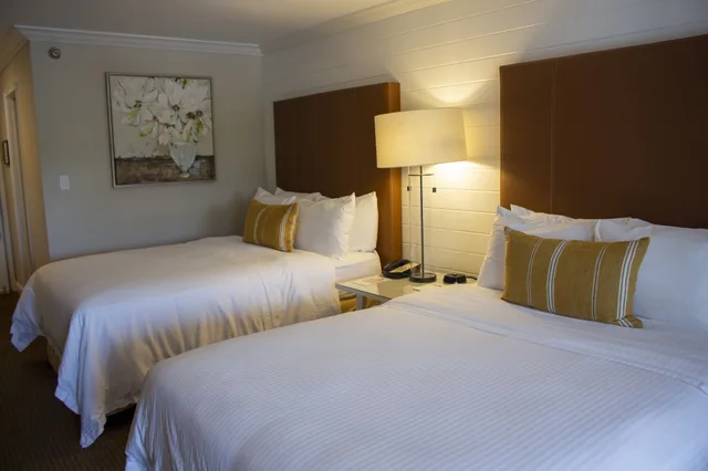 غرفة قياسية بسريرين كوين، Inn On The Lakes 1/3