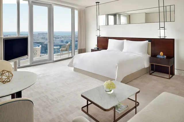 Junior Suite, King Bed, Infinity Pool Access، Address Sky View, Downtown Dubai 1/3