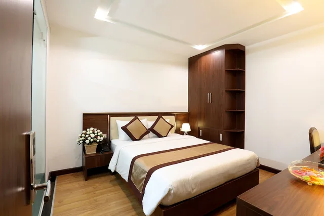 Superior, Queen Bed, No Window، Prague Hotel 3/5
