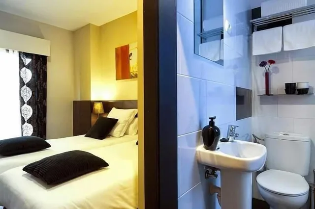 غرفة بسرير مزدوج بشرفة، THC TIRSO MOLINA HOSTEL 4/4