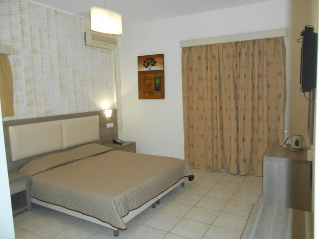 Room, Double or Twin Bed, Voula Hotel 5/10