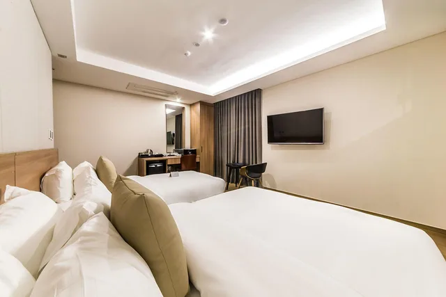 غرفة ديلوكس بسريرين منفصلين، WD HOTEL 1/3