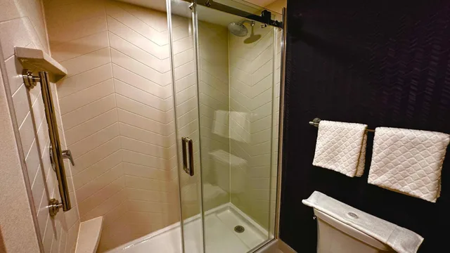 غرفة بسريرين كوين، Newmarket Hotel And Suites 4/6
