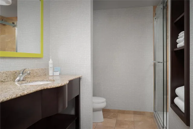 غرفة بسرير كينج لذوي الإعاقة، Hampton Inn Suites By Hilton Omaha Downtown 5/5