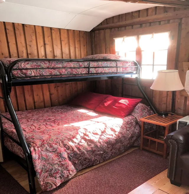 Cabin, Bunk Bed, Lake Front, Sofa، Clear Lake Resort 1/3