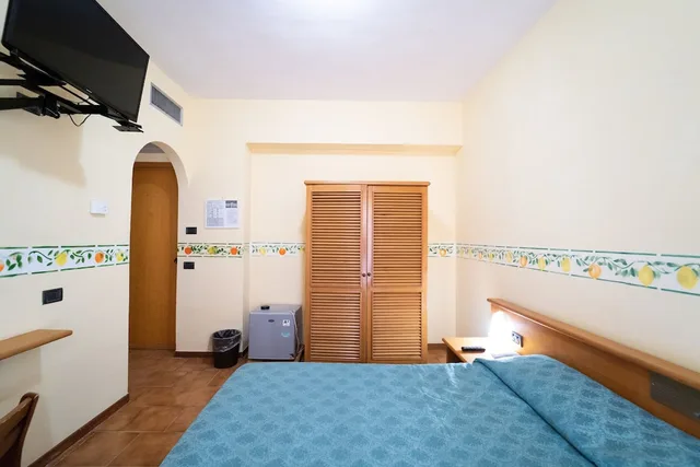 غرفة بسريرين منفصلين بشرفة، San Pietro Beach 6/10
