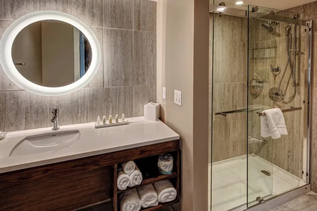 غرفة بريميوم بسرير كينج، Hotel Indigo Memphis Downtown 8/8