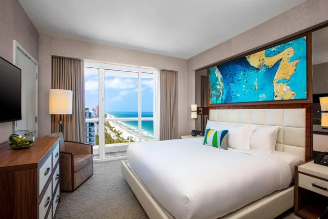 جناح بسرير مزدوج بغرفة نوم واحدة بإطلالة جزئية على البحر، Conrad Fort Lauderdale Beach 1/6
