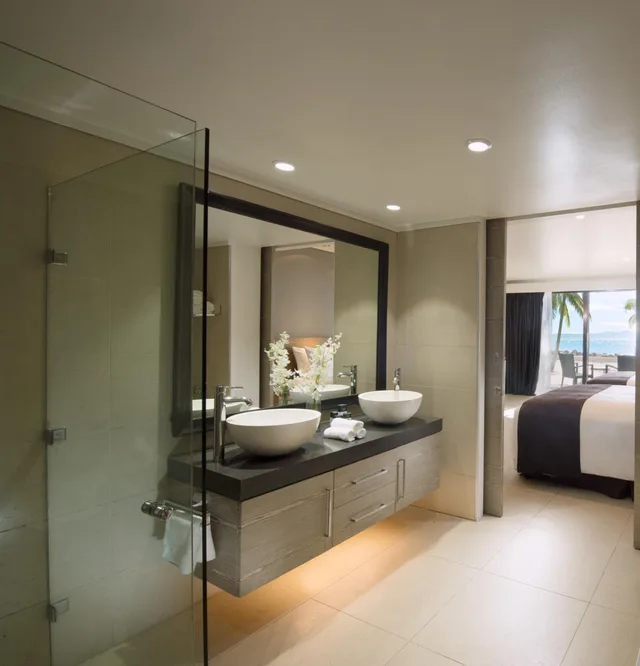 غرفة بسريرين كوين بحوض استحمام، DoubleTree Resort by Hilton Hotel Fiji - Sonaisali Island 5/5