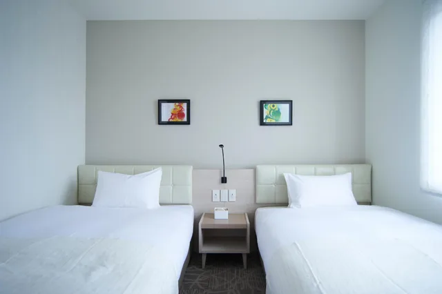 Semi Room, 2 Semi Double Beds، Quintessa Hotel Tokyo Haneda Comic & Books 1/3