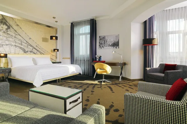 Junior Suite, King Bed, Le Meridien Grand Hotel Nurnberg 2/5