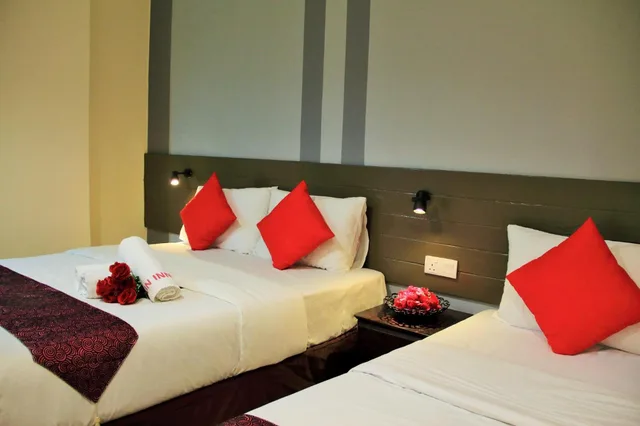 Family 3, 1 Double and 1 Single Bed, No Window, Sun Inns Hotel Pasir Penambang (Ks Botanic) 1/1