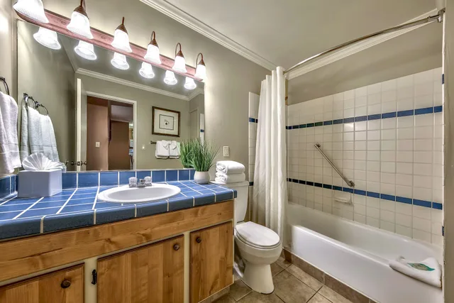 1 Bedroom, Deluxe, Suite, King Bed, Pool Side, Sofa، Forest Suites Resort At Heavenly Village 6/7