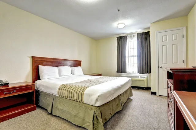 غرفة قياسية بسرير كينج، Suburban Studios Westminster Denver North 3/10