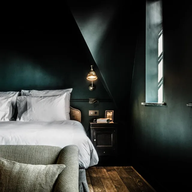 1 Bedroom, Suite, King Bed, 1898 The Post 2/5