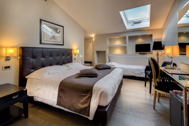 غرفة ثلاثية، Roma Hotel 1/3