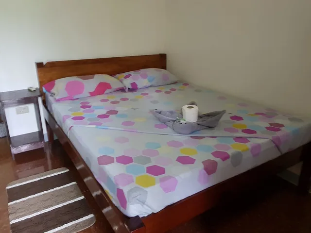 Standard, Queen Bed, Hidden Garden Pension 4/6