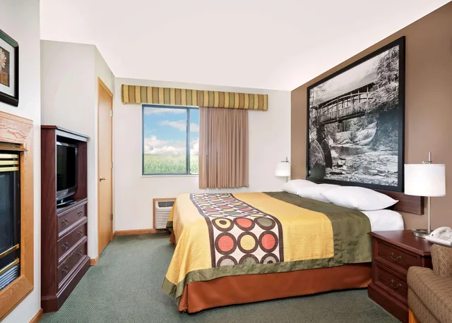 جناح بسرير كينج بغرفة نوم واحدة، AmericInn by Wyndham Mauston 2/2