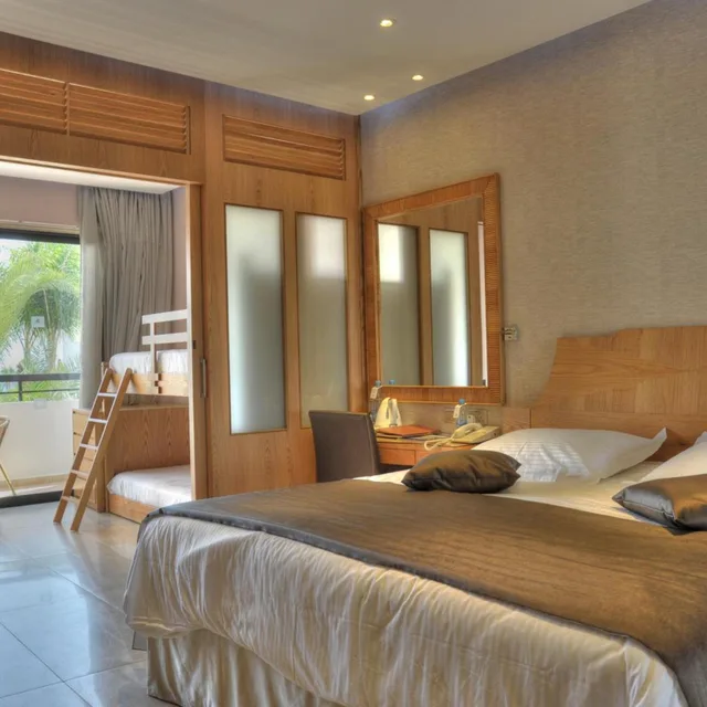جناح جونيور، Adams Beach Hotel and SPA 2/4