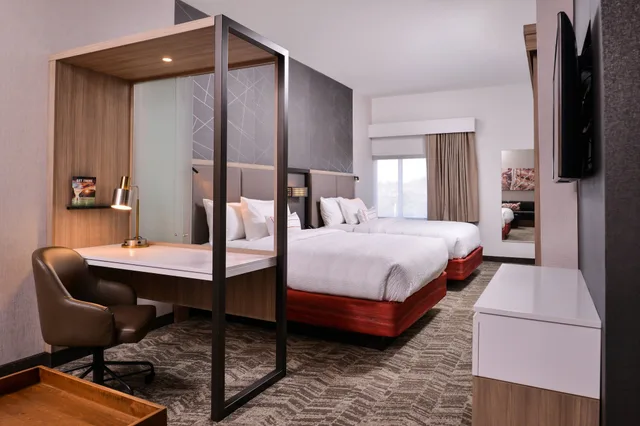جناح بسريرين كوين مع أريكة، SpringHill Suites by Marriott Greensboro Airport 2/4