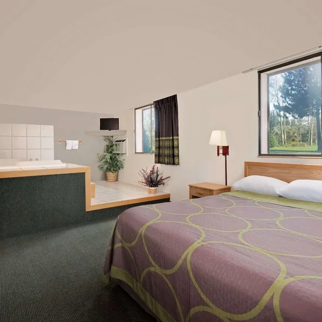 Room, King Bed, Hot Tub, Fairbridge Inn And Suites 5/10