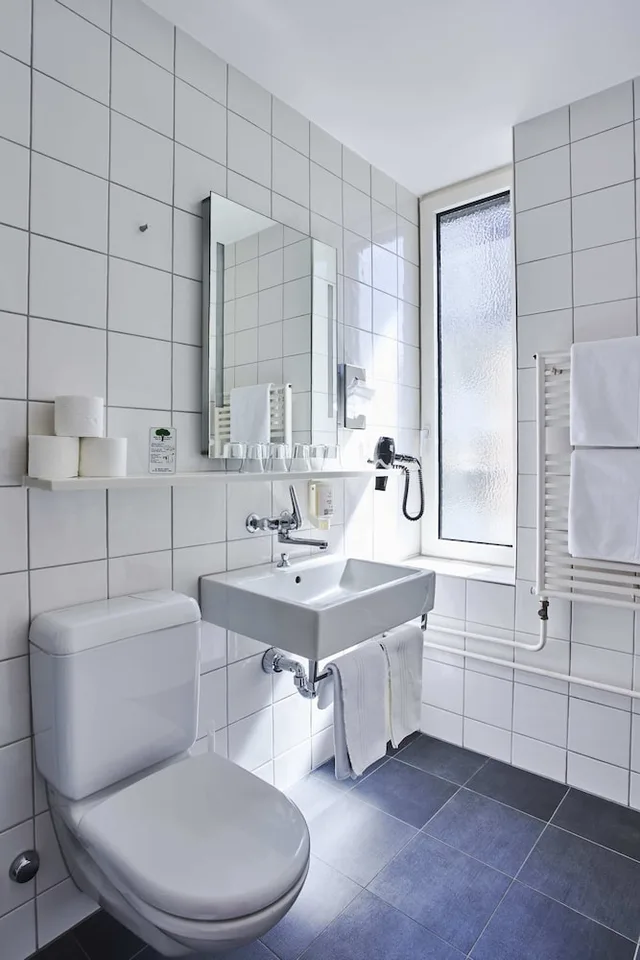 Standard, Quadruple, Twin Beds, Sofa, Bristol Hotel Zurich 4/5