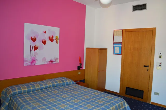 غرفة ثلاثية، AZZURRA HOTEL 1/5