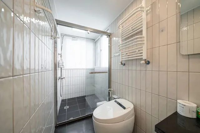 Senior, Apartment, 2 Queen Beds, Book and Bed-People's Square 6/10