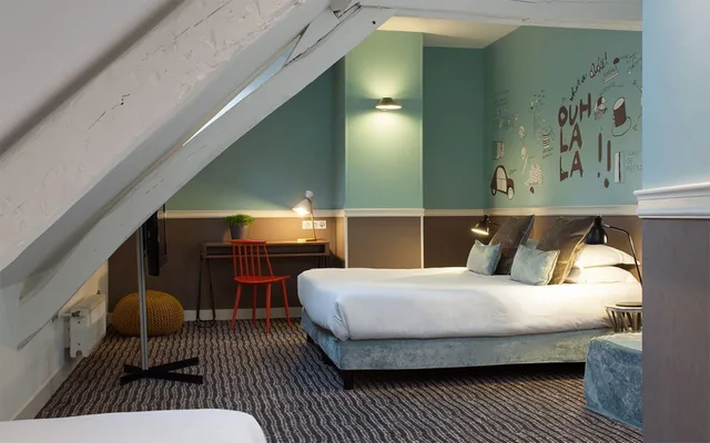 Room, Sacre Coeur View, Hotel Des 3 Poussins 1/4