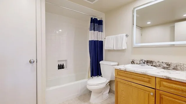 2 Bedrooms, Condo, Slope, King and Twin Beds, Sofa، Top of the Village - Destination Hotels & Resorts 1/2