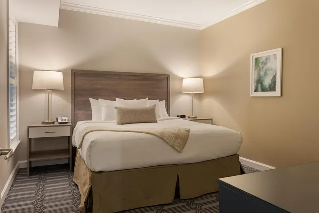 جناح ديلوكس بسرير كينج بغرفة نوم واحدة مع أريكة، Hilton Vacation Club King 583 Charleston 6/10