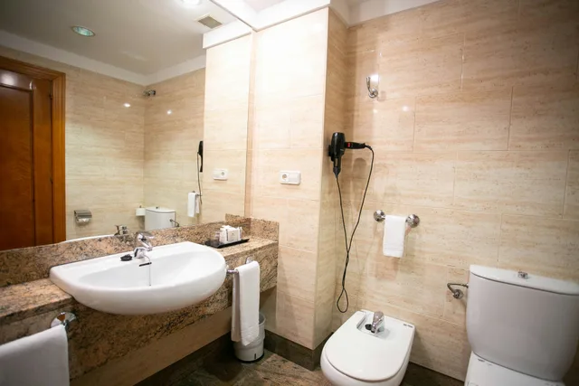 غرفة عائلية، Hotel Sercotel Ciudad de Oviedo 4/4