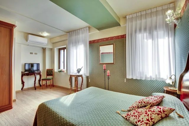 Room, Double Bed, Canal View, Locanda Antico Fiore 2/4