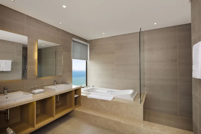 جناح جونيور بسرير كينج بإطلالة على البحر بشرفة، Nagar Hotel Nha Trang 3/4