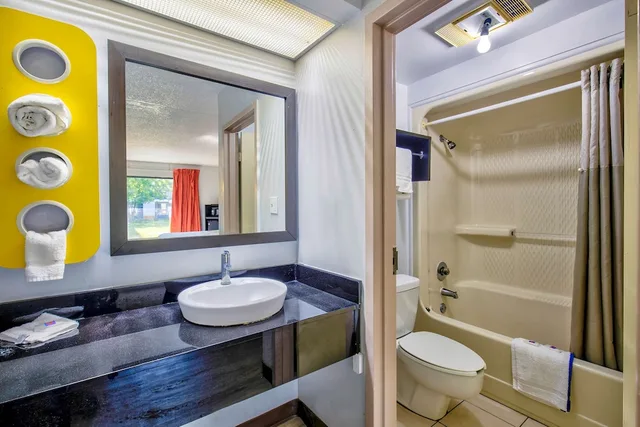 غرفة قياسية بسريرين مزدوجين للمدخنين، Motel6 Ashland, VA 8/10