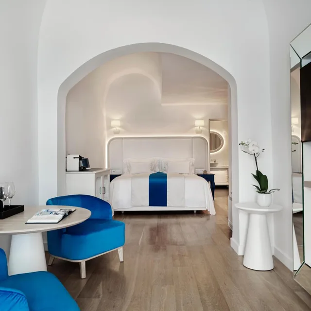 Junior Suite, Caldera View، Katikies Santorini - The Leading Hotels of the World 2/2