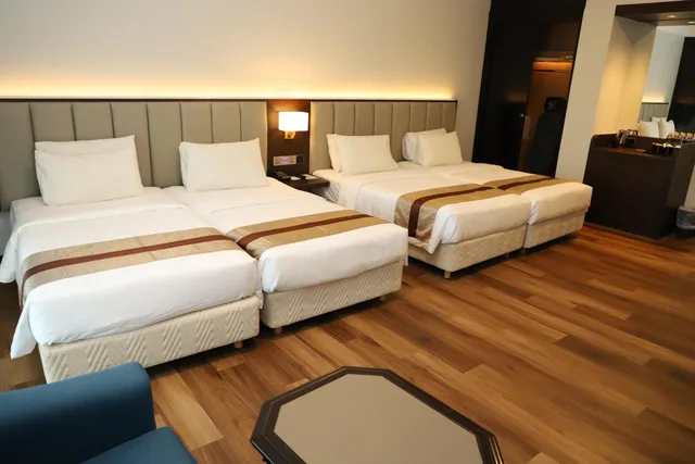 Deluxe, Quadruple, Single Bed, Grand Darul Makmur Hotel Kuantan 3/10