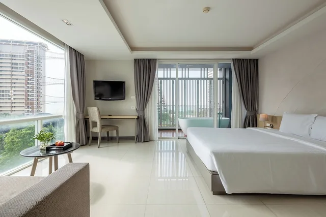 غرفة غراند ديلوكس بسرير كوين بإطلالة على البحر، Prima Hotel Pattaya 2/3