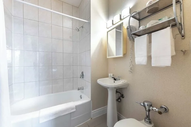 City, Double Bed، Prince Arthur Waterfront Hotel & Suites 8/8