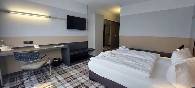 غرفة قياسية بإطلالة على الفناء مفردة بسرير كوين، MEDIAN HOTEL HANNOVER LEHRTE 5/9