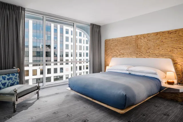 Avenue, Suite, King Bed، The Line Austin 1/2