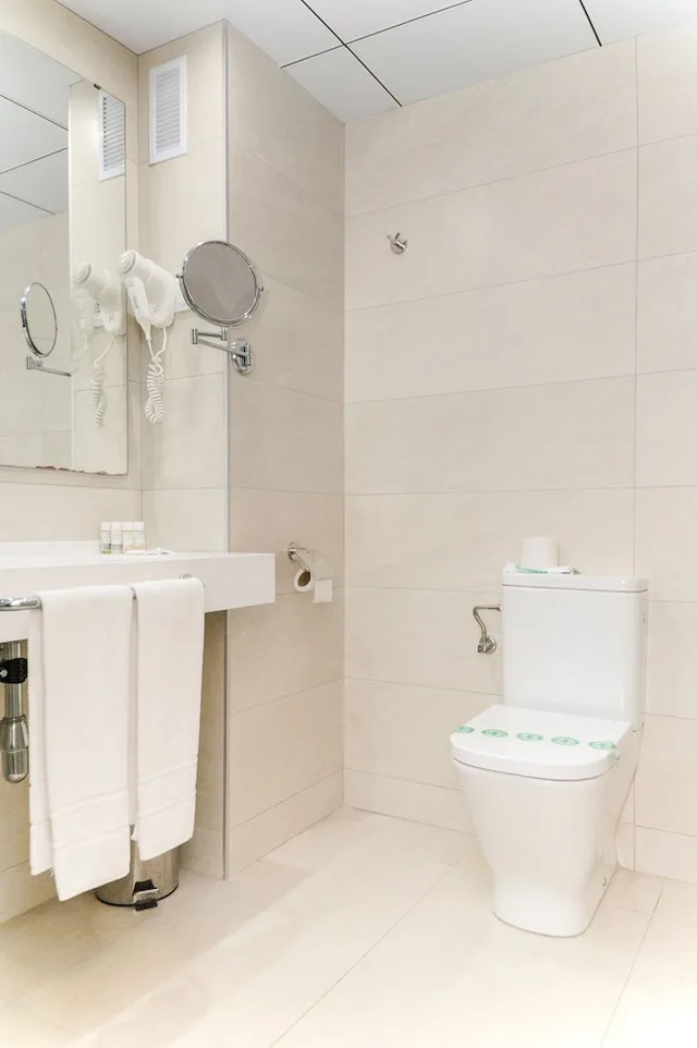 غرفة ثلاثية بسريرين منفصلين، Olympus Palace 3/4