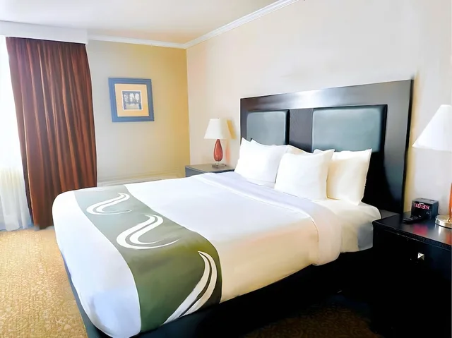 غرفة قياسية بسرير كينج للمدخنين، Quality Inn Fort Worth - Downtown East 1/3